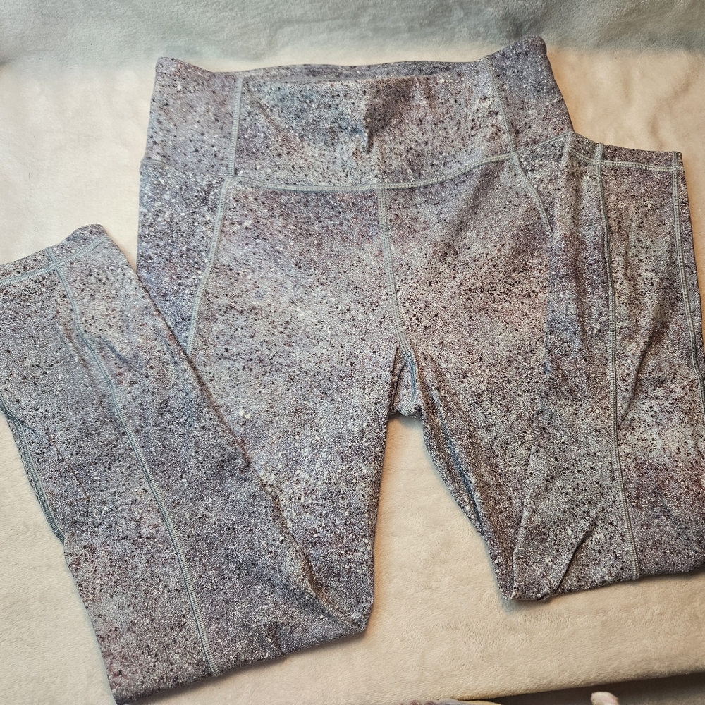 Lululemon final lap crop